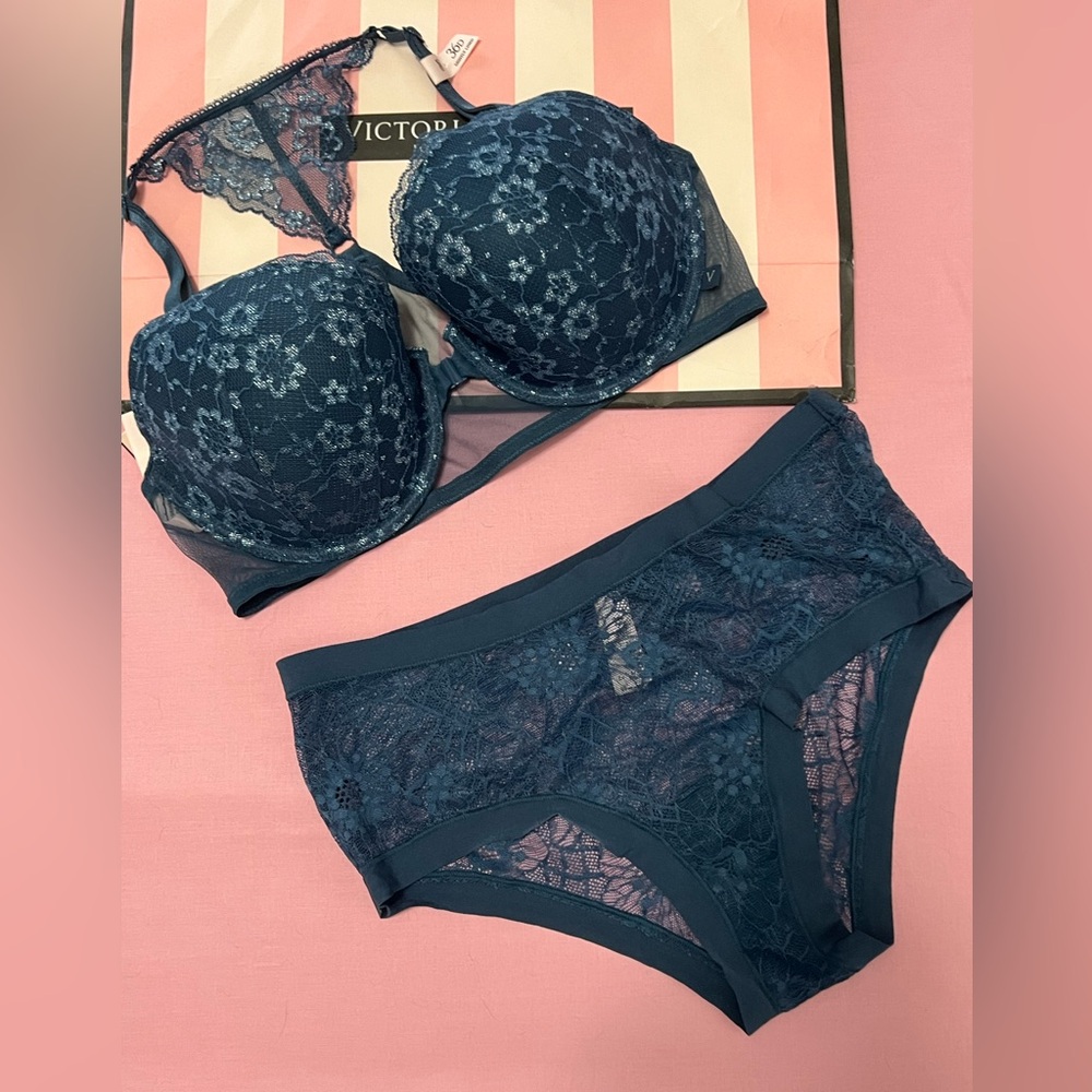 CLEARANCE $70 Victoria’s Secret Lacy floral T-Shirt front close bra 36D set